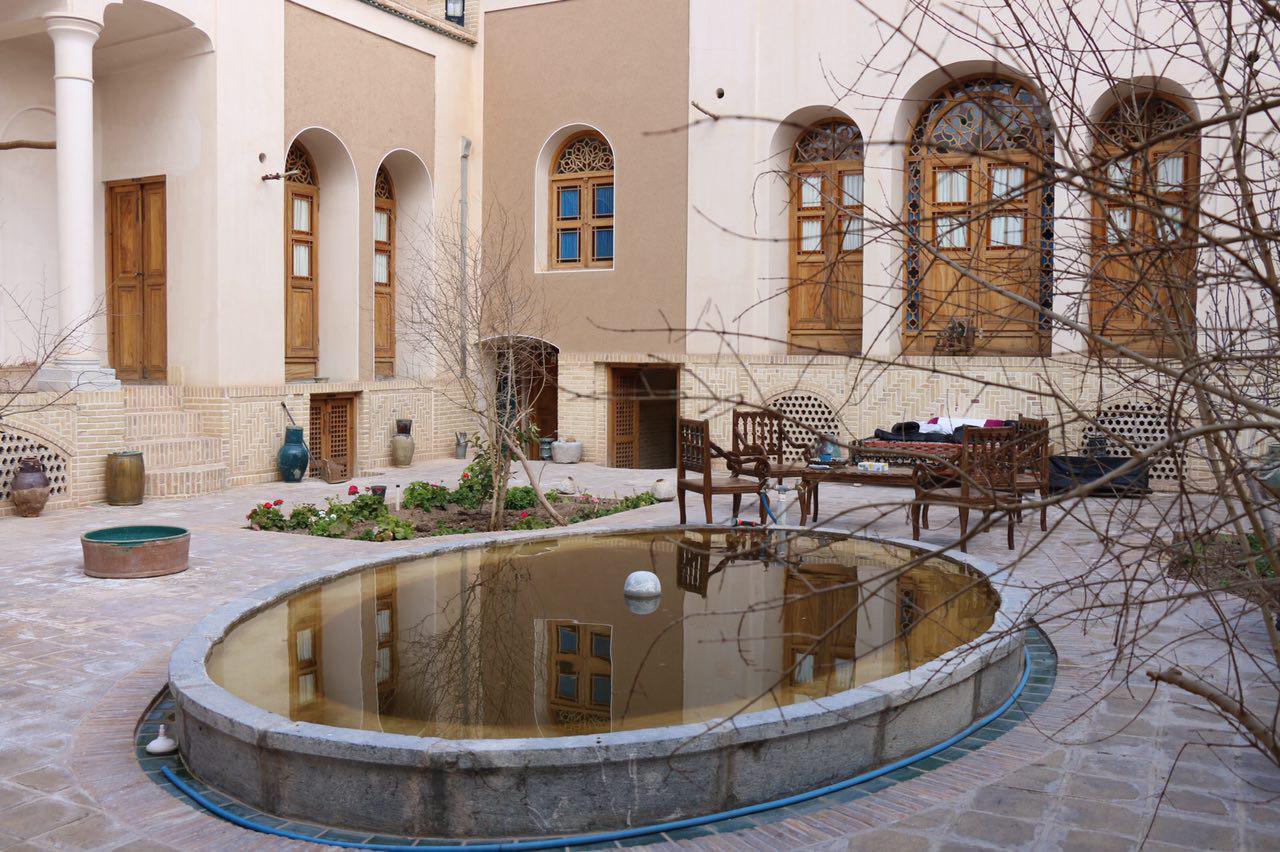 اتاق 102