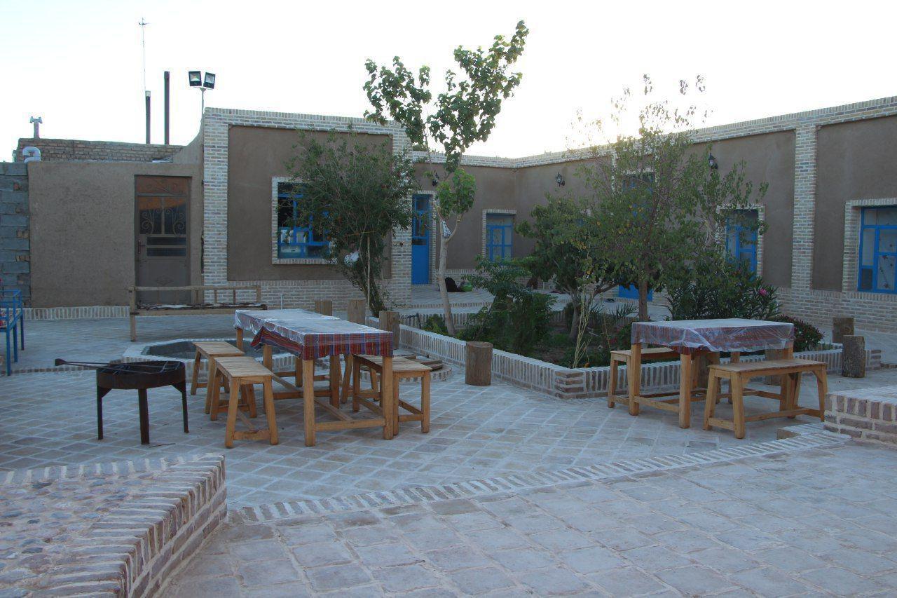 اتاق 102