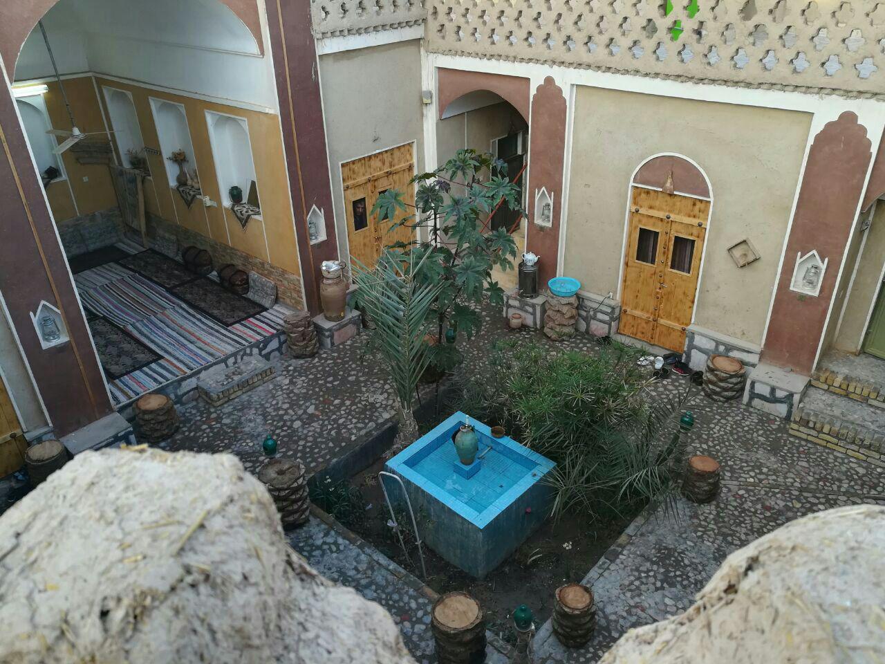 اقامتگاه بوم گردی نگارین خور