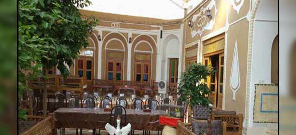اقامتگاه خشت آباد یزد