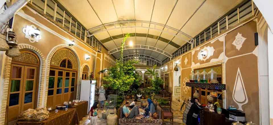 اقامتگاه خشت آباد یزد