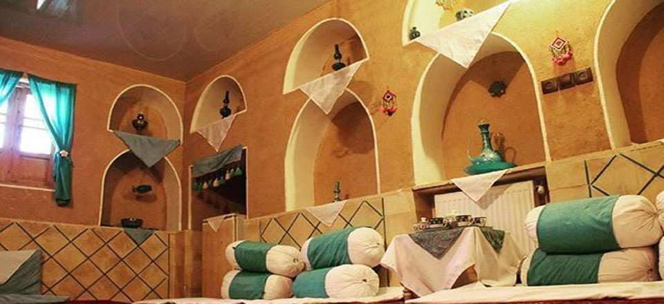 بوم گردی سرای صالح در برزک