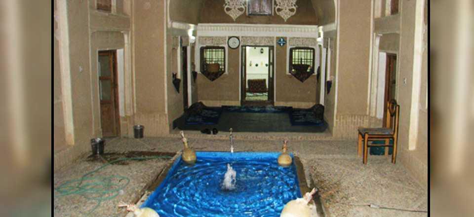 بوم گردی سالار در ابرکوه