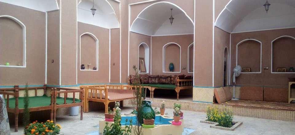 اقامتگاه بوم گردی ورزنه