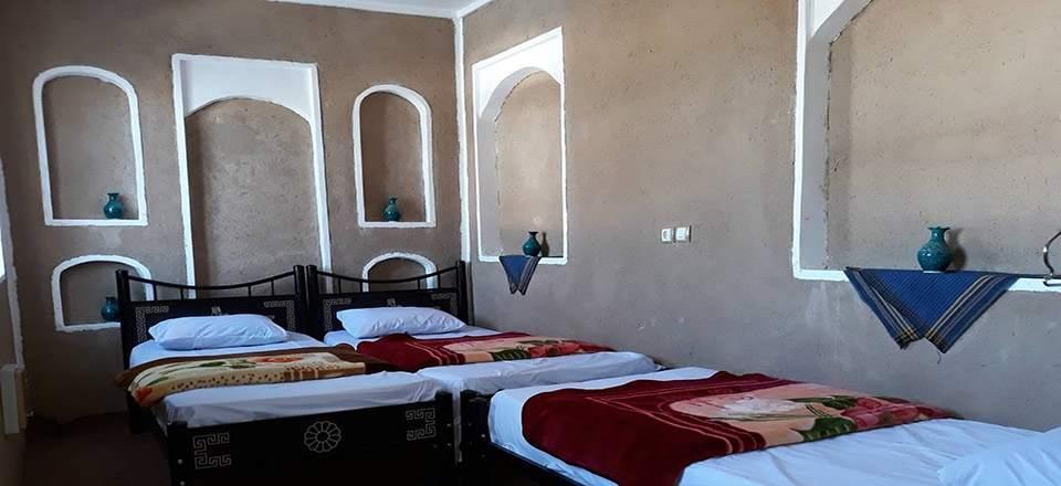 اقامتگاه بوم گردی ورزنه