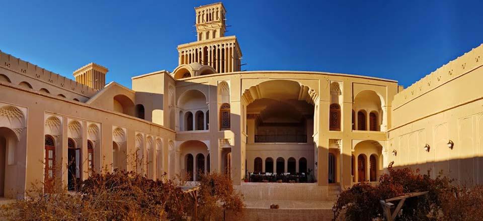 هتل سنتی خانه آقازاده در ابرکوه