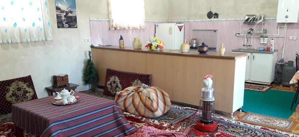 اقامتگاه بوم گردی شیز در تکاب