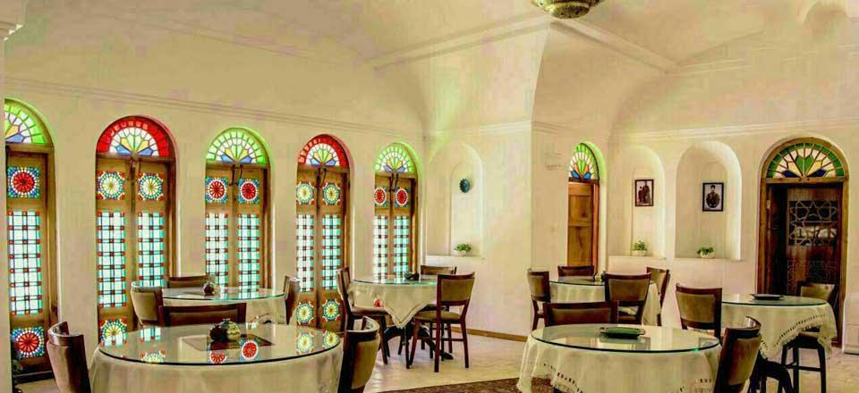 هتل سنتی خانه آقازاده در ابرکوه