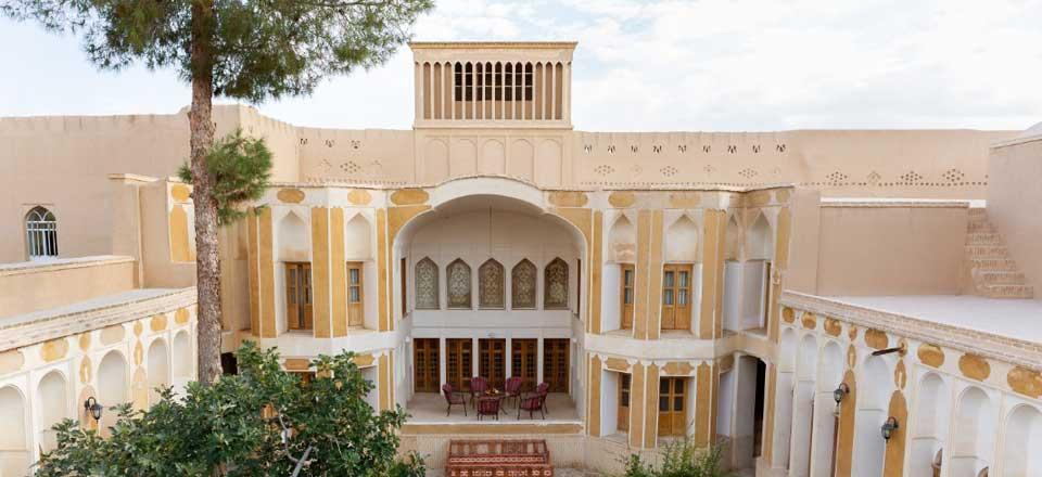 هتل سنتی خانه آقازاده در ابرکوه
