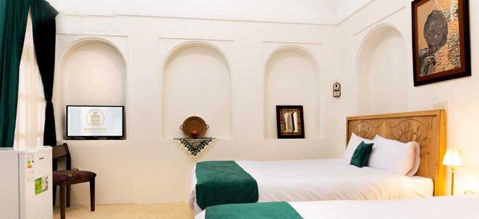 هتل سنتی خانه آقازاده در ابرکوه