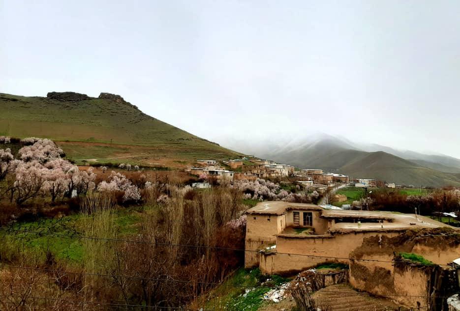 اقامتگاه بوم گردی زران در صحنه