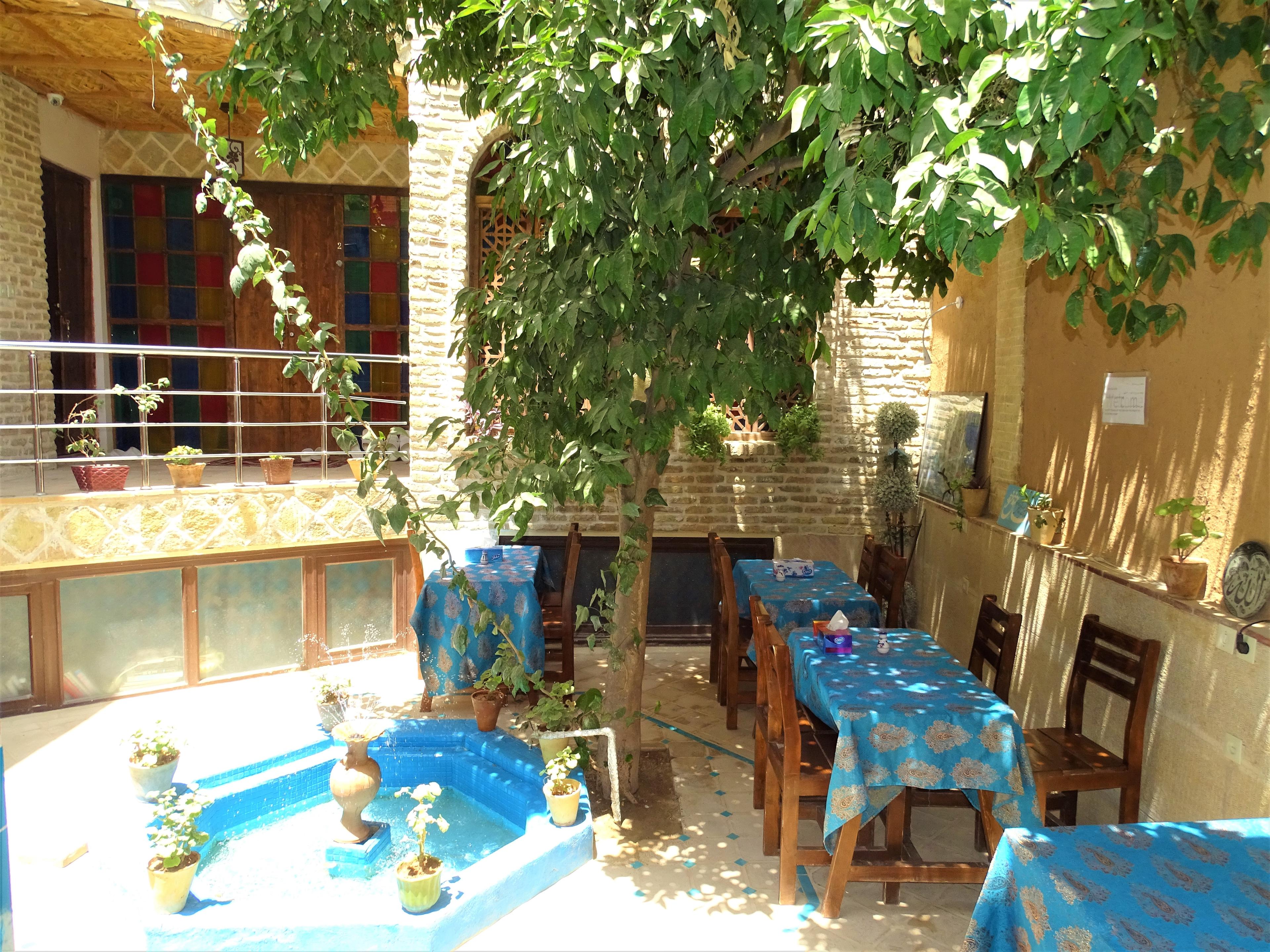 اجاره بوم گردی گلستان راز شیراز