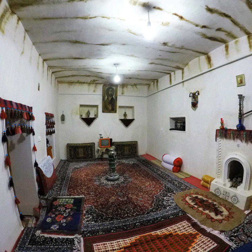 اقامتگاه بوم گردی زران در صحنه