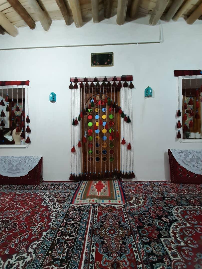 اقامتگاه بوم گردی زران در صحنه