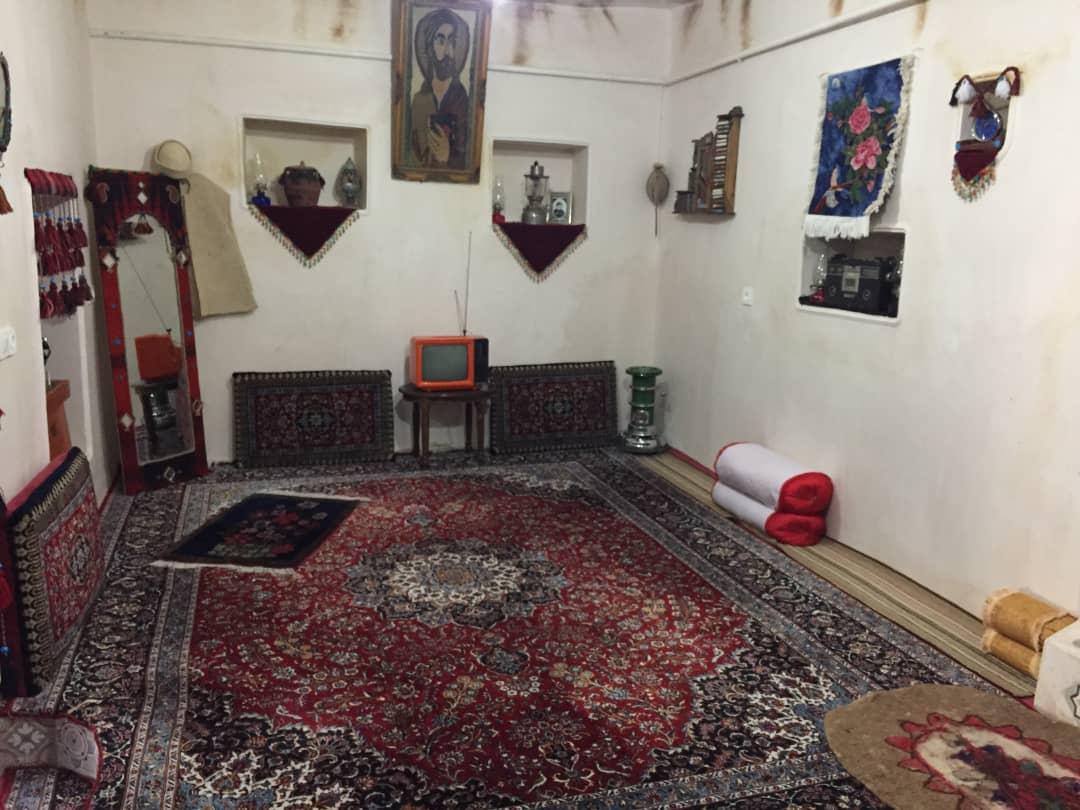 اقامتگاه بوم گردی زران در صحنه