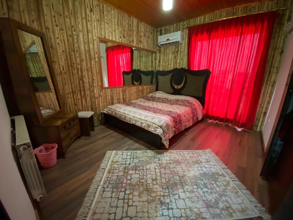 عمارت هشت خوابه سبز با پارك آبى