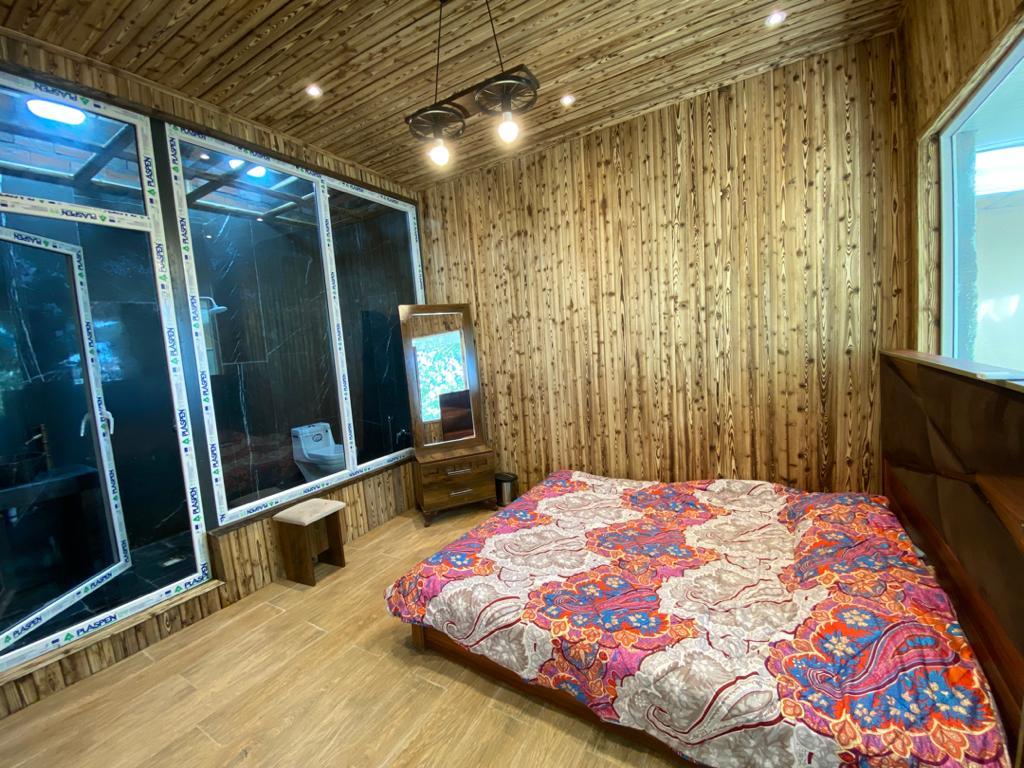 عمارت هشت خوابه سبز با پارك آبى