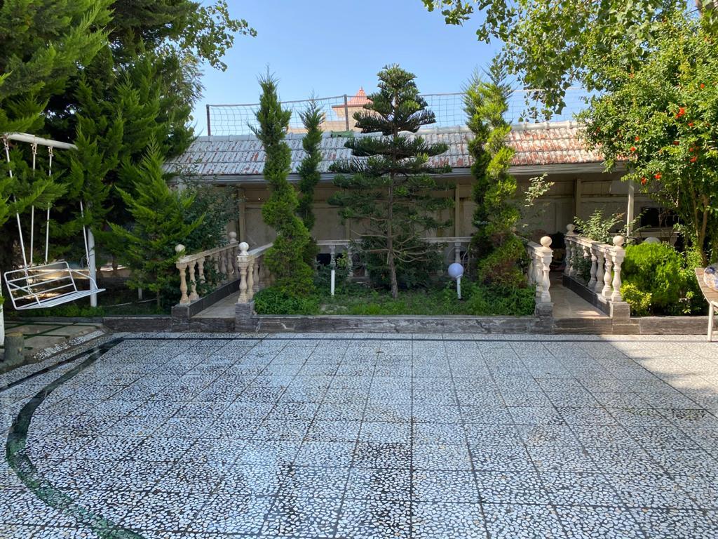 عمارت هشت خوابه سبز با پارك آبى