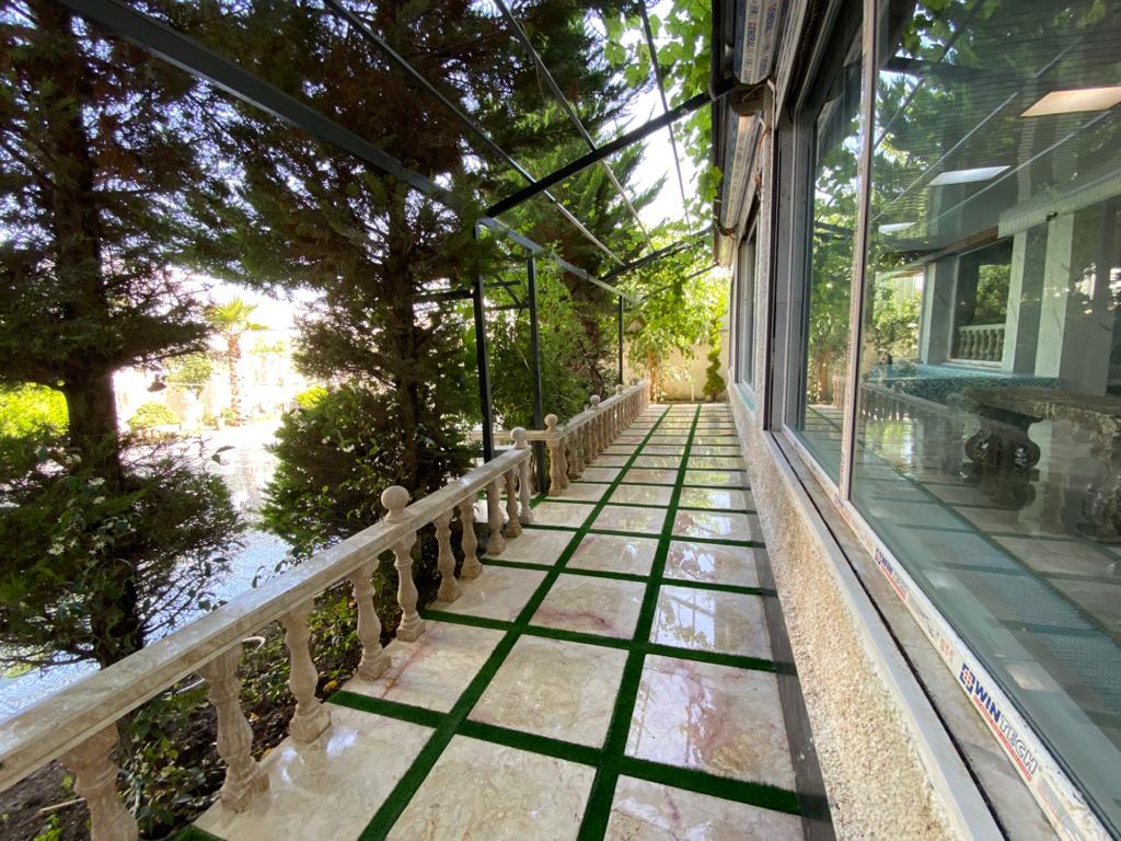 عمارت هشت خوابه سبز با پارك آبى