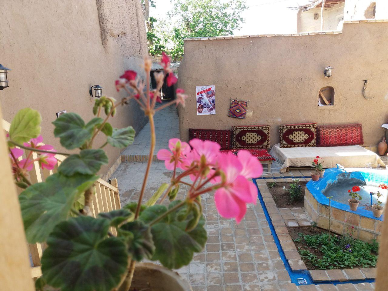 اجاره خانه سنتی در بردسکن