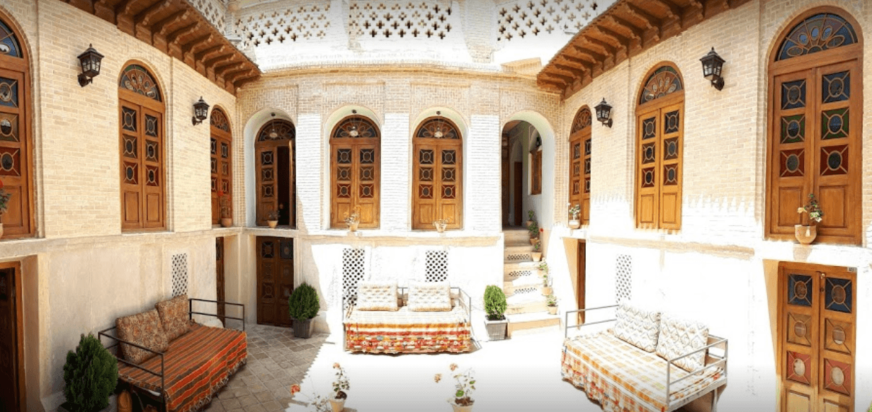 اقامتگاه سنتی سپهری در شیراز