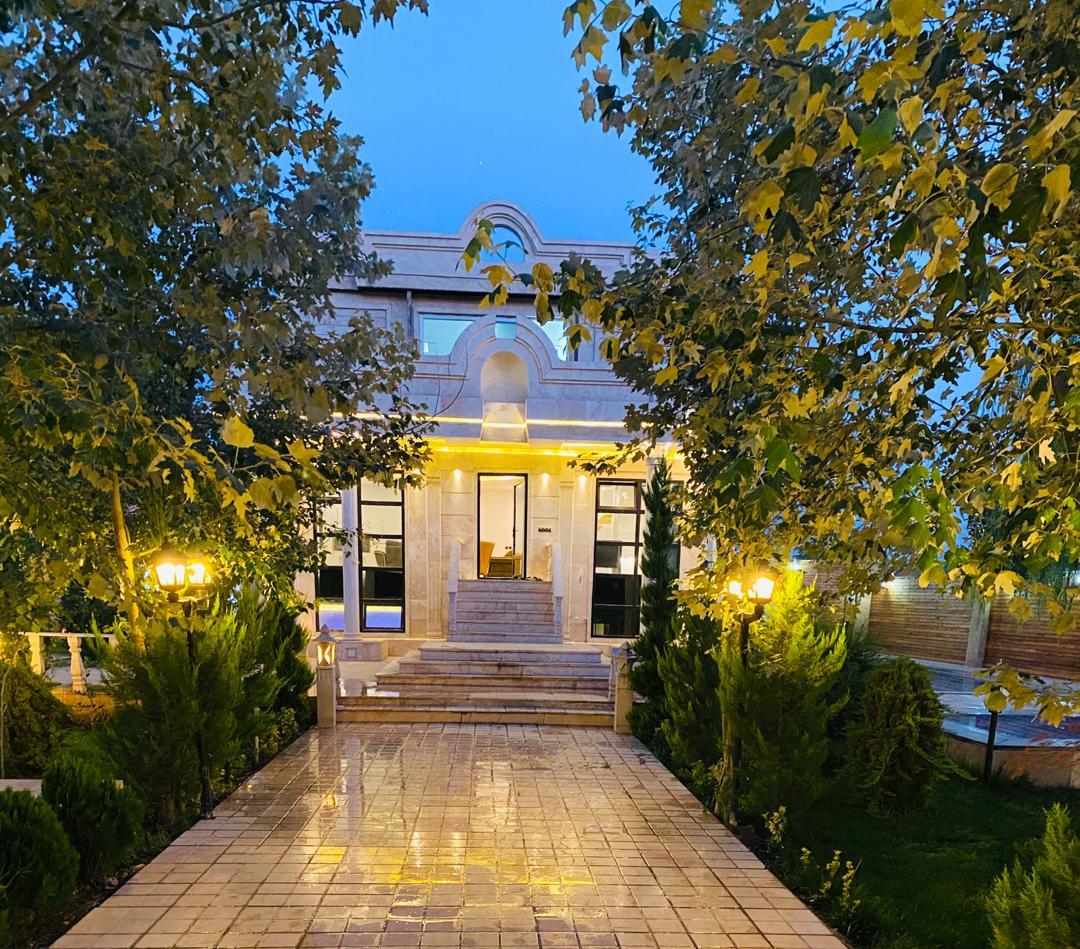 ویلای لوکس با استخر روباز 