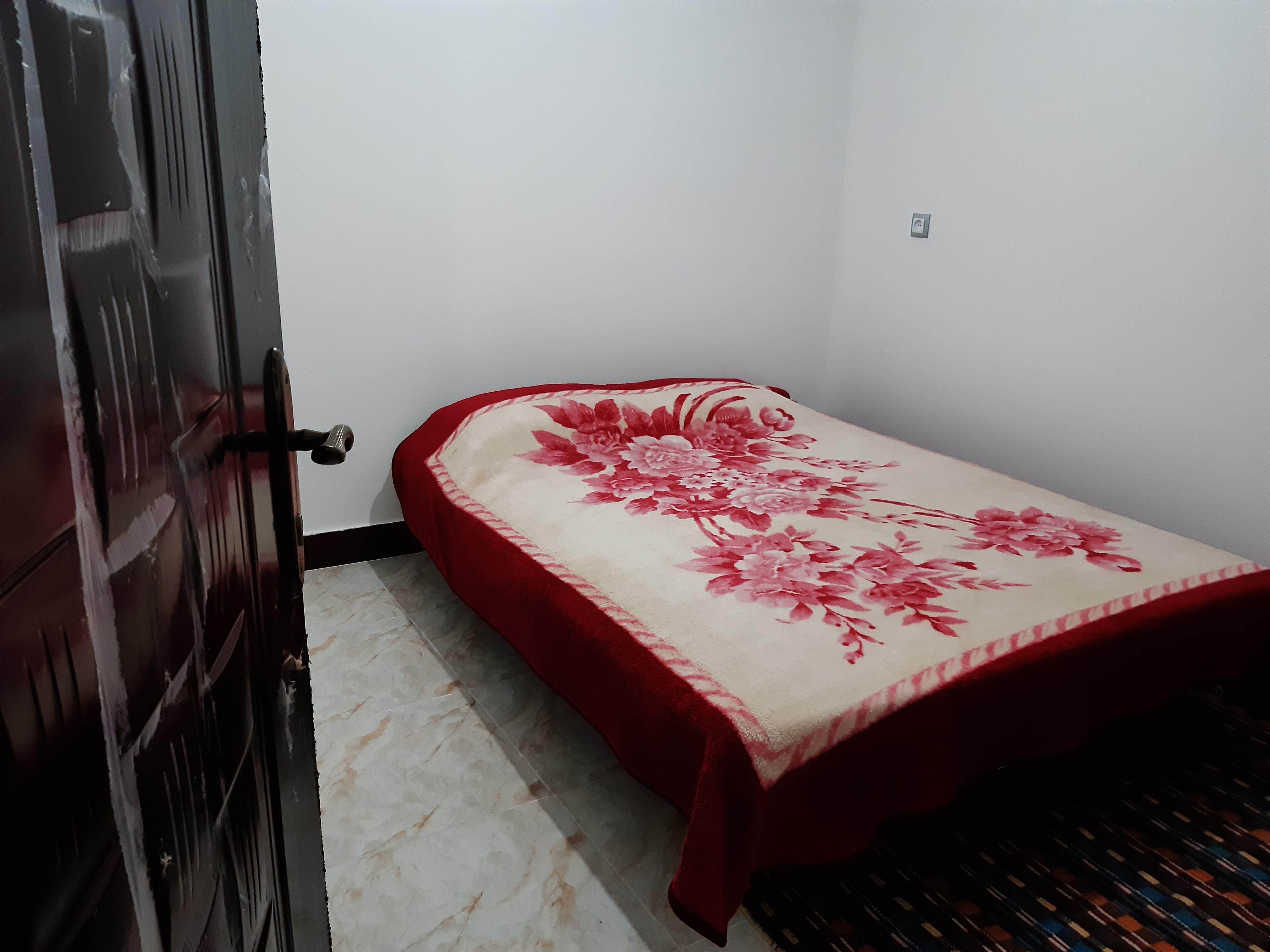 منزل فراز همکف جنب باغ فین 