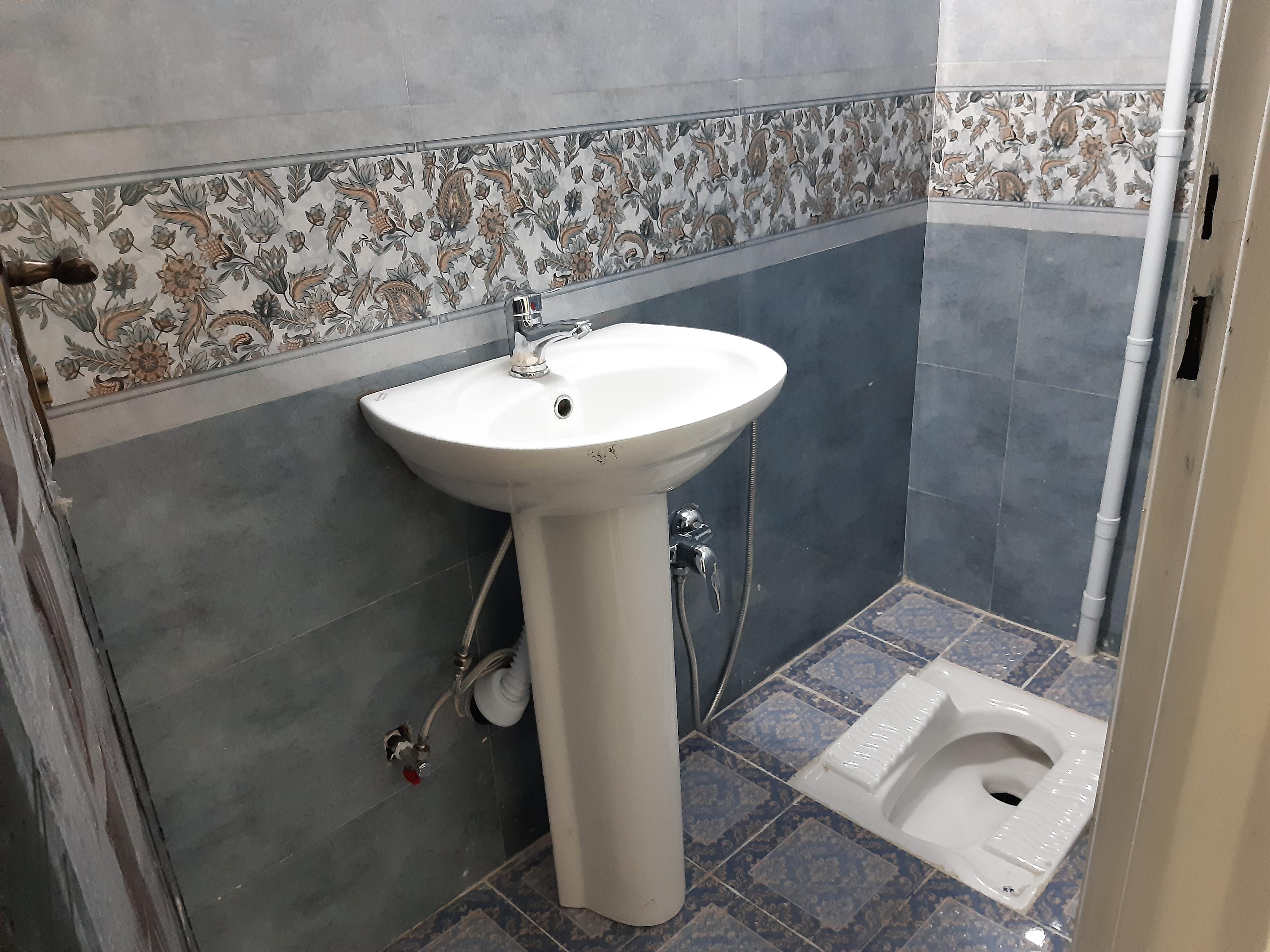 منزل فراز همکف جنب باغ فین 
