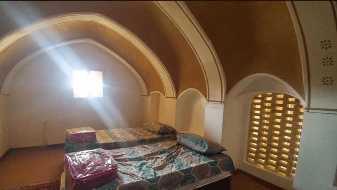 اقامتگاه خانه طلایی در اردستان