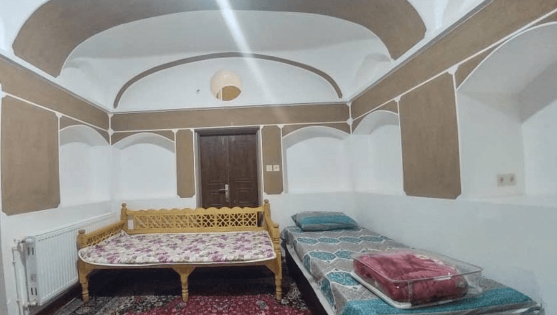 اقامتگاه خانه طلایی در اردستان