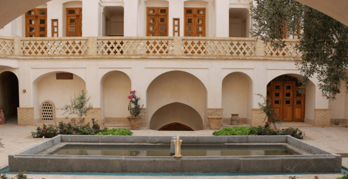 اقامتگاه سنتی سپنج در کاشان