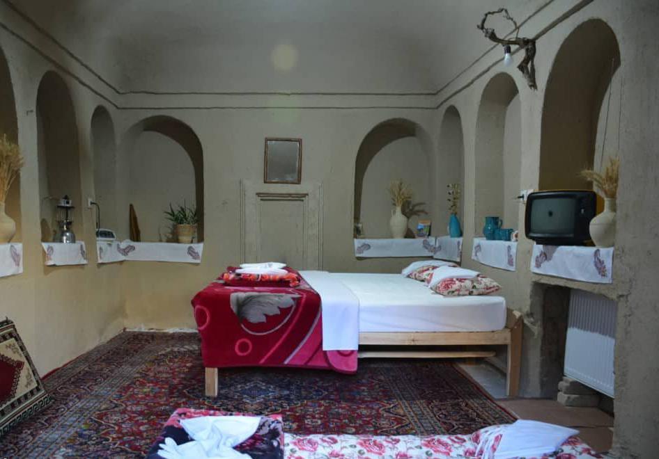 بوم گردی کروشک ایزدخواست آباده