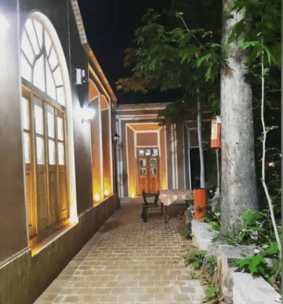 اقامتگاه عمارت صدر در مهریز