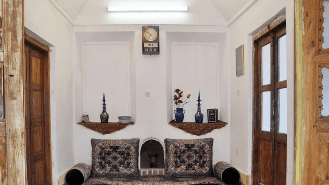 اقامتگاه عمارت صدر در مهریز