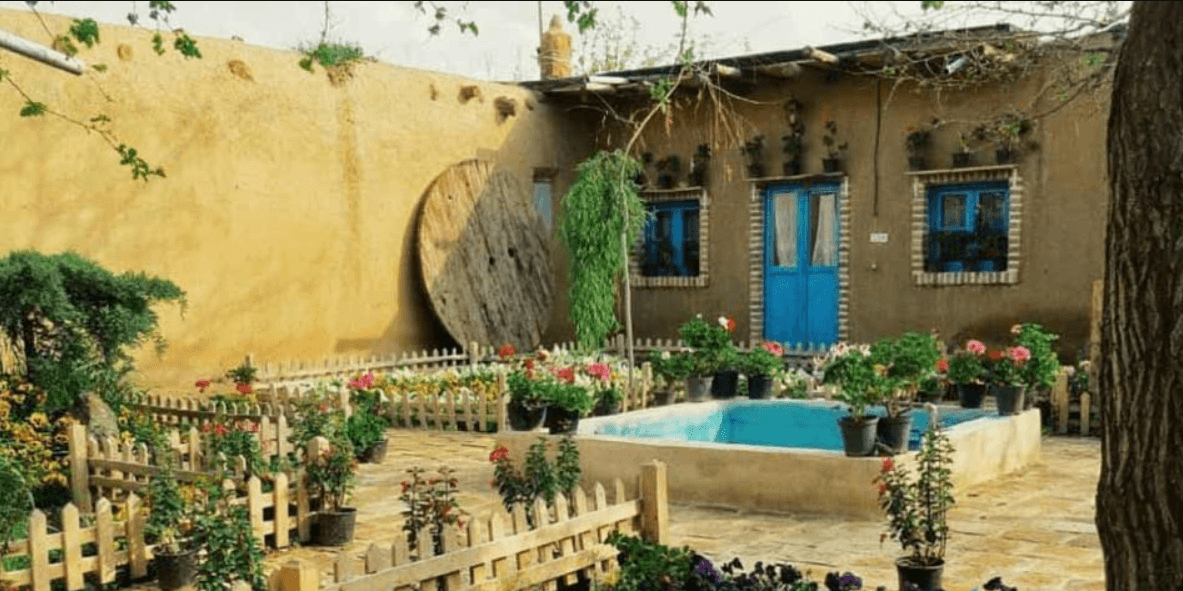 اقامتگاه کوچه باغ در شاندیز
