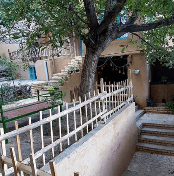اقامتگاه آق بجی و دده در طرقبه