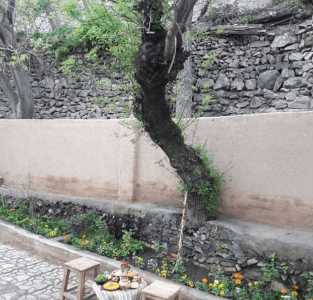 اقامتگاه آق بجی و دده در طرقبه