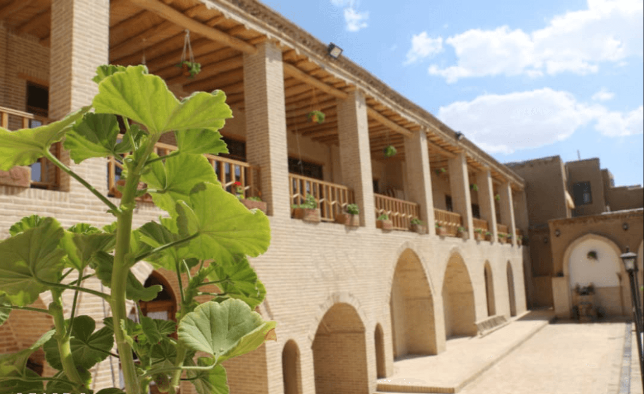 اقامتگاه شهر سامن در ملایر