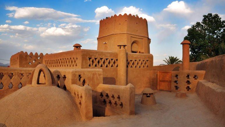 بوم گردی قلعه آریز در بافق