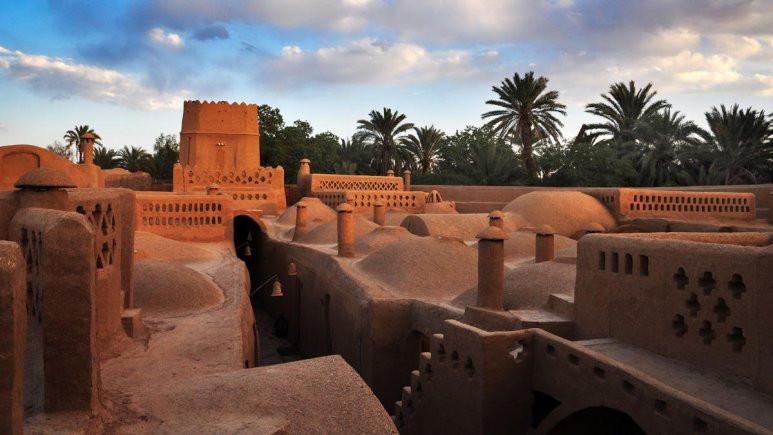 بوم گردی قلعه آریز در بافق