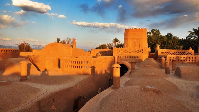 بوم گردی قلعه آریز در بافق