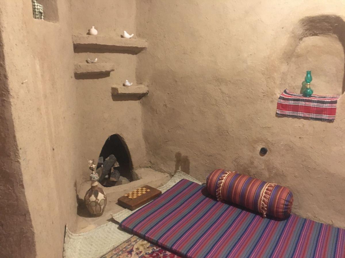 بوم گردی قلعه آریز در بافق