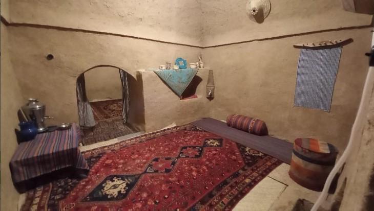 بوم گردی قلعه آریز در بافق