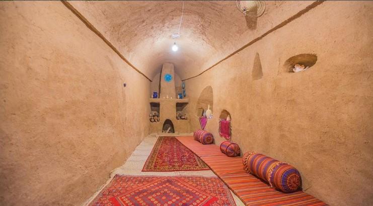 بوم گردی قلعه آریز در بافق