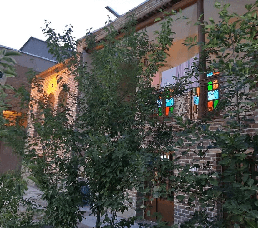 اقامتگاه خانه سادات در تویسرکان