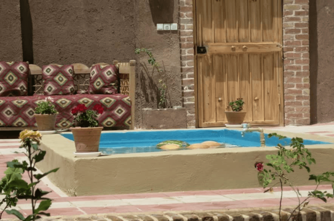 اقامتگاه خانه سادات در تویسرکان