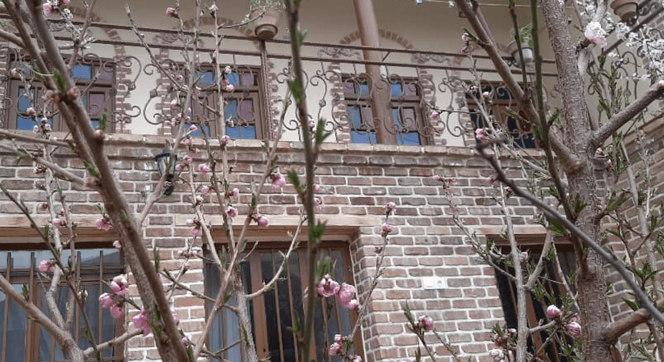 اقامتگاه خانه سادات در تویسرکان