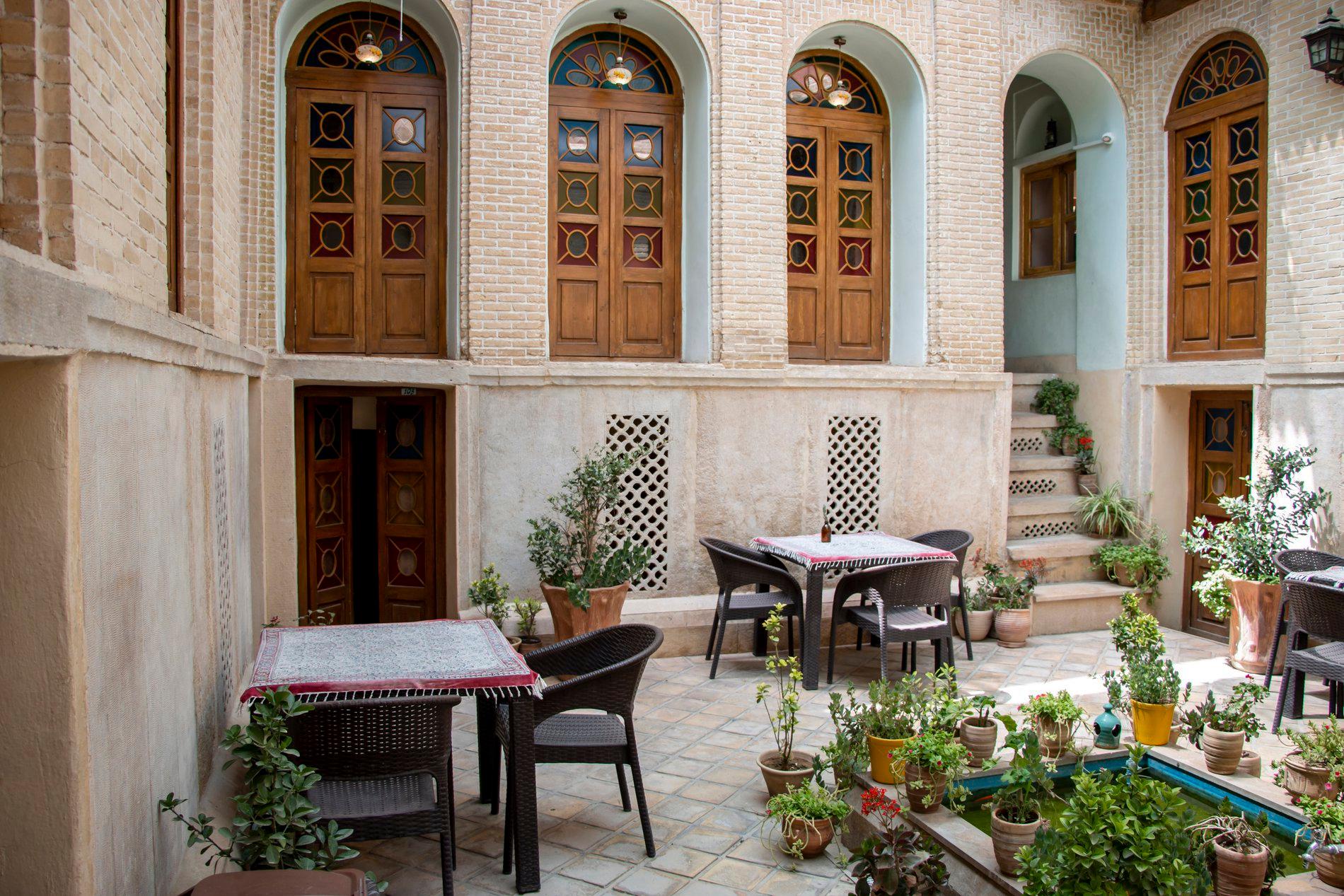 اقامتگاه سنتی سپهری در شیراز