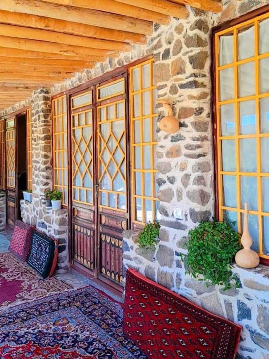 بوم گردی دهبنه در تویسرکان
