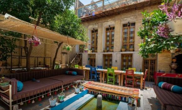 بوم گردی عمارت هفت رنگ در شیراز